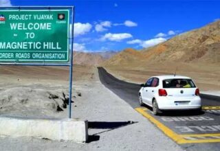 Bí ẩn ở ngọn đồi "kỳ lạ": Nơi ô tô tắt máy vẫn tự lên dốc