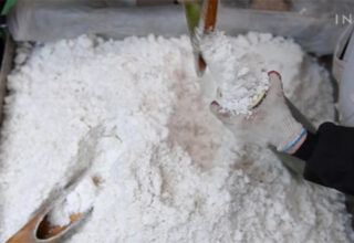 Loại muối đắt nhất thế giới được sản xuất thế nào?