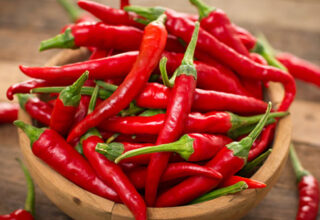 Đừng cho trực tiếp vào tủ lạnh, có cách bảo quản ớt tươi như mới hái đến cả nửa năm