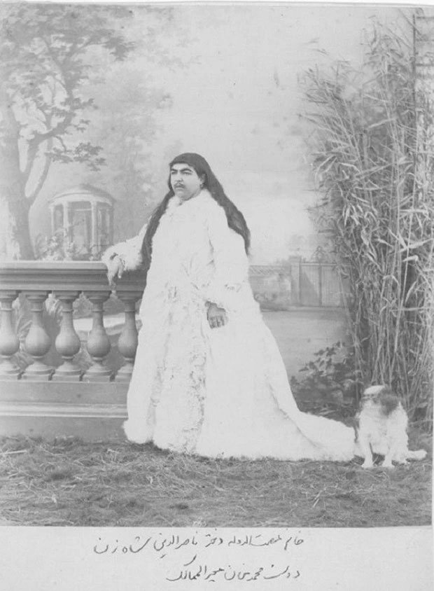 Cô gái trong ảnh là Công chúa Fatemeh Khanum "Esmat al-Dowleh"
