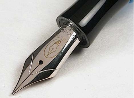 Chiếc bút máy có ngòi làm từ Rodi của công ty Edison Pen Co thể hiện đẳng cấp của người sử hữu.