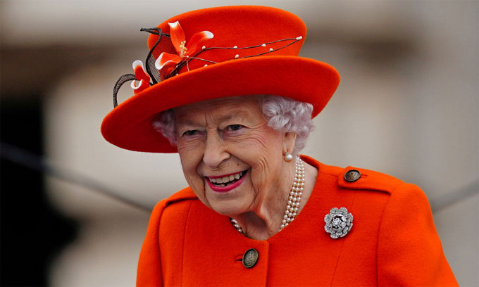 Nữ hoàng Elizabeth II dự sự kiện bên ngoài Điện Buckingham ở London ngày 7/10/2021.