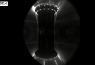 Khoảnh khắc lò phản ứng nhiệt hạch hình thành plasma