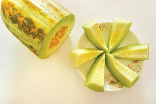 dua-bo-2 Dưa bở ruột xanh có chứa hai chất chống oxy hóa mạnh là lutein và zeaxanthin.