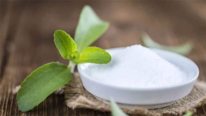duong-co-ngot-1 Stevia chứa hợp chất được gọi là steviol glycoside ngọt hơn đường mía khoảng 150–300 lần.