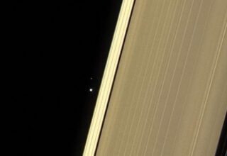 Cách xa 1,4 tỷ km, tàu tỷ đô của NASA gửi về bức ảnh bí ẩn khiến giới khoa học sửng sốt
