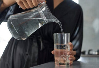 Đây là dấu hiệu cho thấy bạn đang uống quá nhiều nước