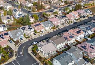 Pin mặt trời khiến giá điện âm ở California