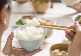 Ăn bao nhiêu bát cơm mỗi ngày là phù hợp?
